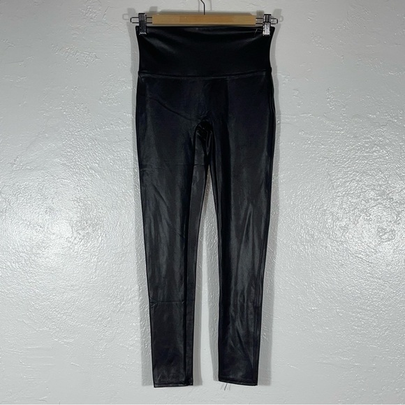 SPANX FAUX LEATHER LEGGINGS (2437Q) BLACK SIZE - M PETITE (B281) - Picture 1 of 11